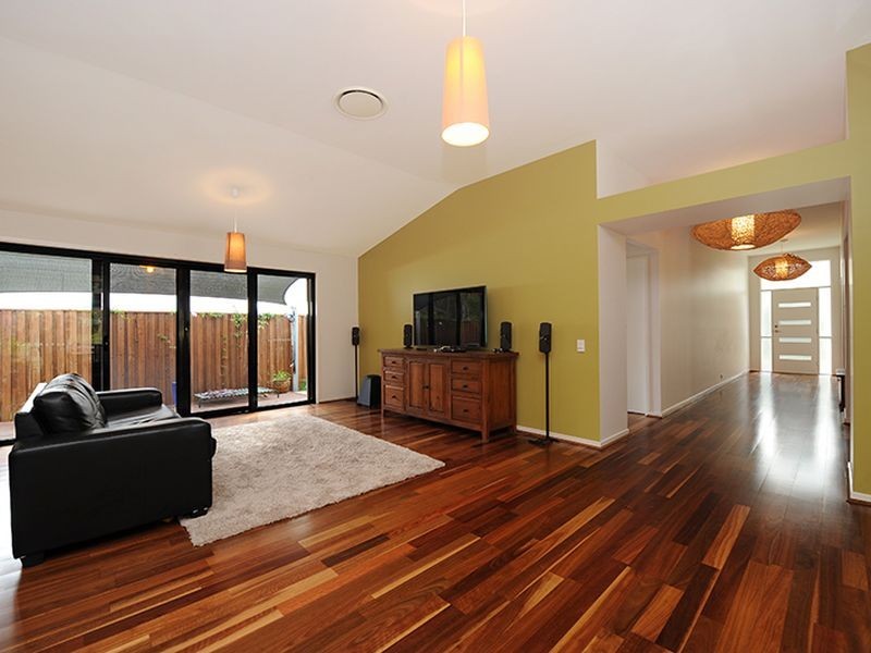 1 Wattlefield Road, Little Mountain QLD 4551