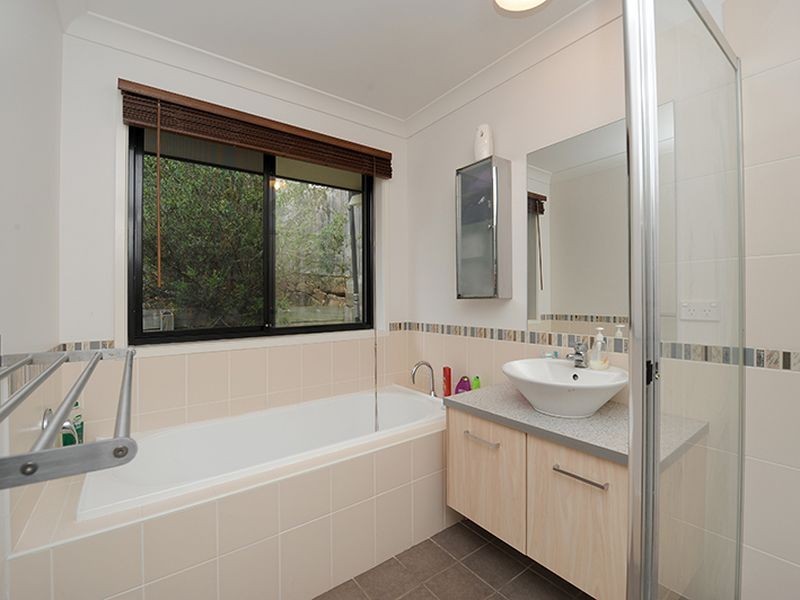 1 Wattlefield Road, Little Mountain QLD 4551