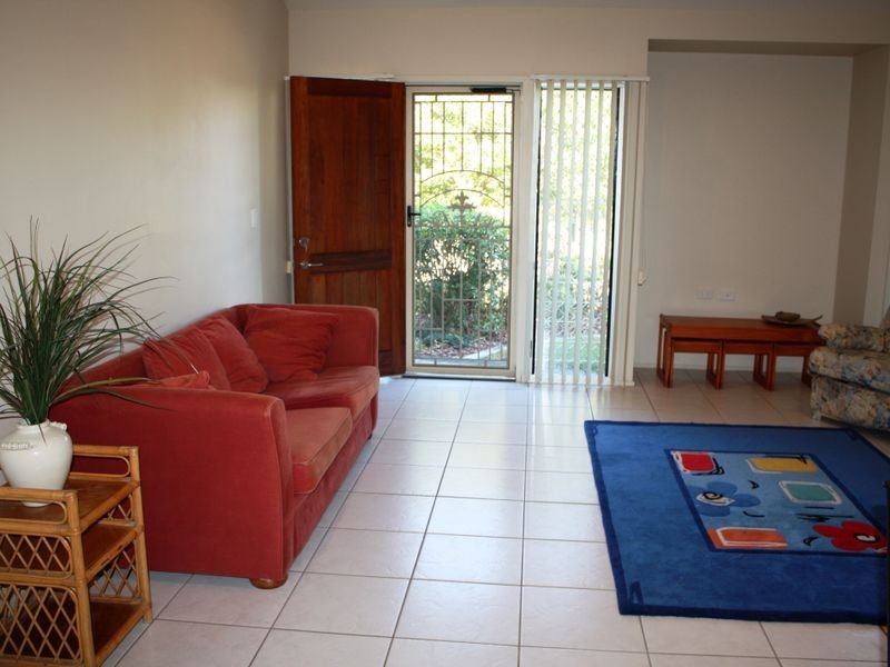 19/2 Grand Parade, Kawana Island QLD 4575