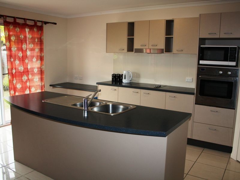 6 Capri Ct, Kawana Island QLD 4575