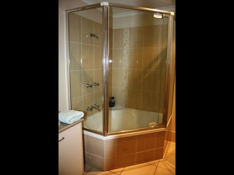 6 Capri Ct, Kawana Island QLD 4575