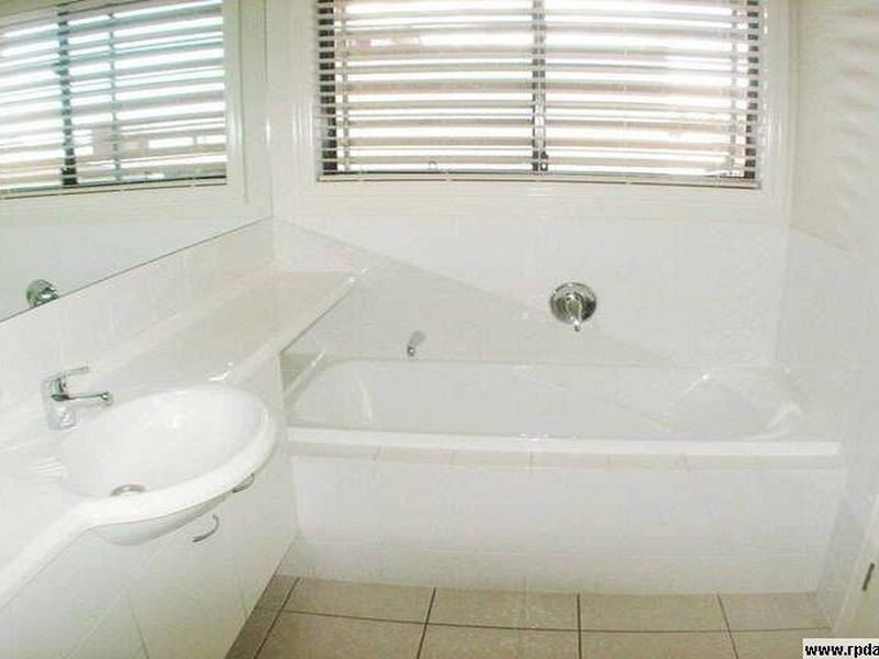 5 Magnetic Street, Kawana Island QLD 4575