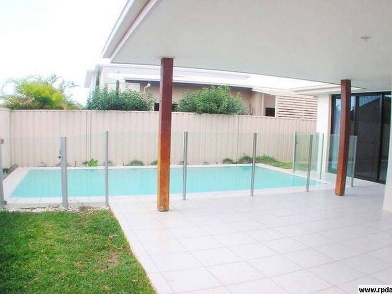 5 Magnetic Street, Kawana Island QLD 4575