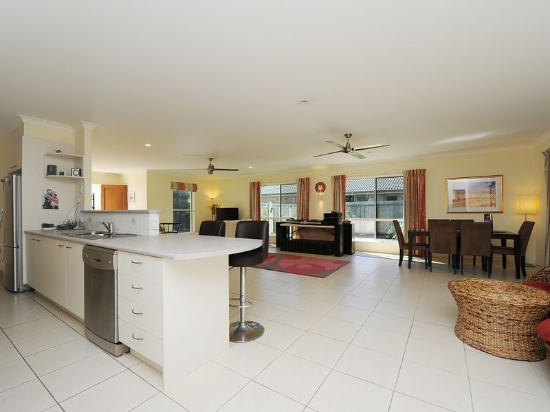 5 Gumview Place, Little Mountain QLD 4551