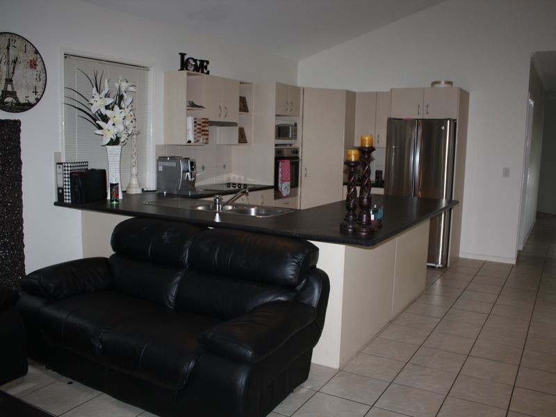 14 Pinehurst St, Currimundi QLD 4551