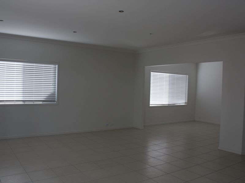 2a Little Lane, Little Mountain QLD 4551