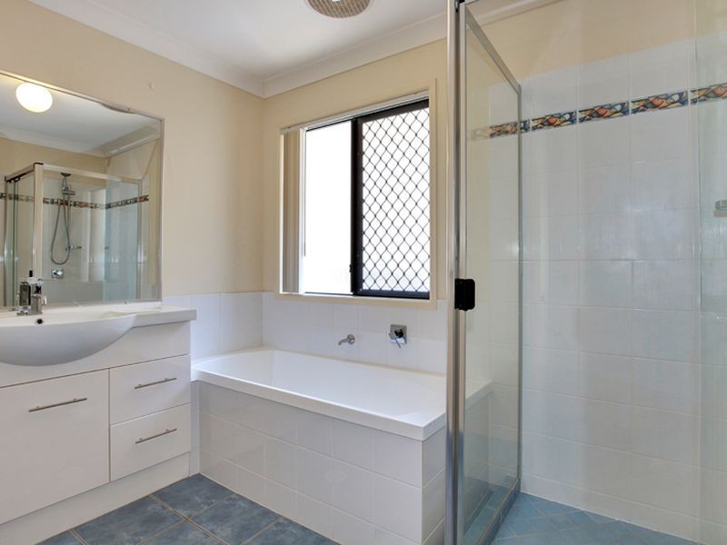 4 Rainbow Court, Glass House Mountains QLD 4518