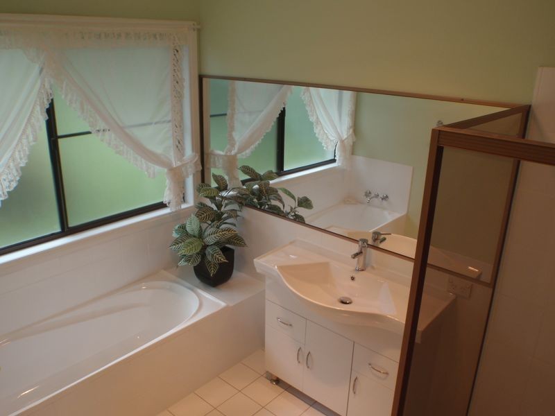 32 Mooloolah Meadows Drive, Mooloolah Valley QLD 4553