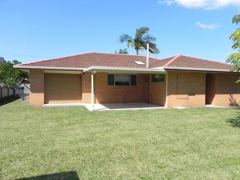 4 Montgomery Place, Golden Beach QLD 4551