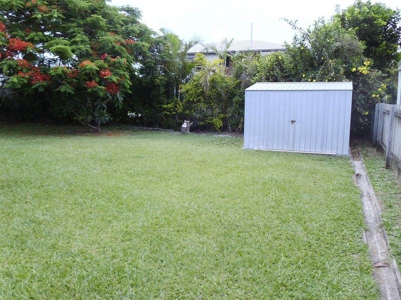 4 Montgomery Place, Golden Beach QLD 4551