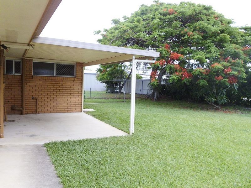 4 Montgomery Place, Golden Beach QLD 4551
