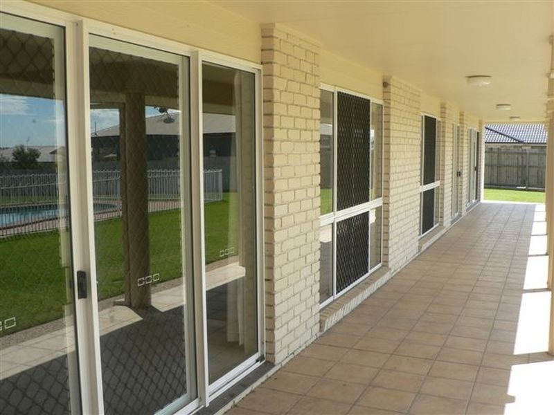 6 Greenvale Ct, Little Mountain QLD 4551