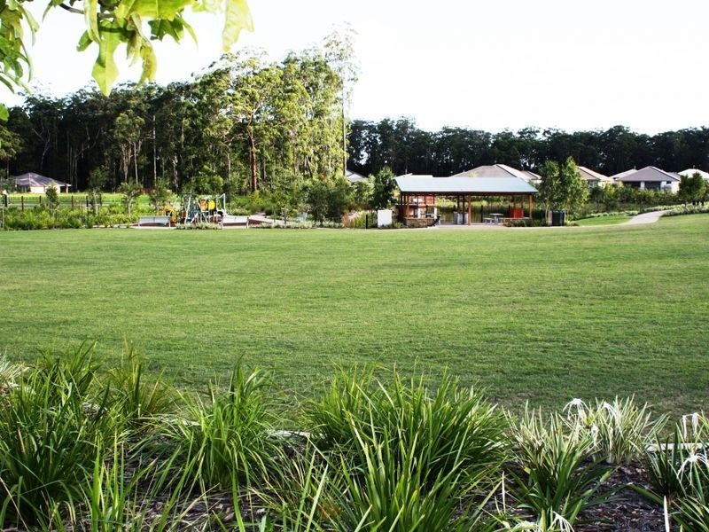 4 Woodgrove Boulevard, Beerwah QLD 4519
