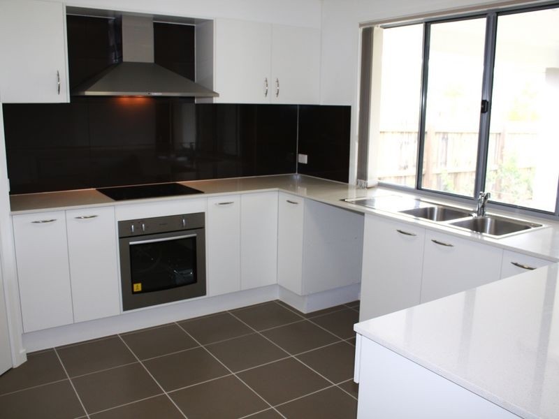 8 Maidenhair Drive, Beerwah QLD 4519