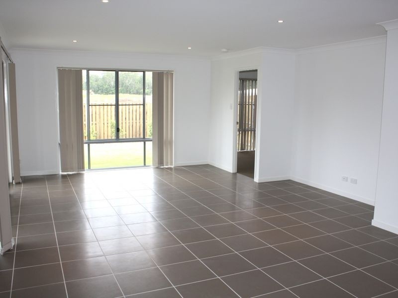 8 Maidenhair Drive, Beerwah QLD 4519