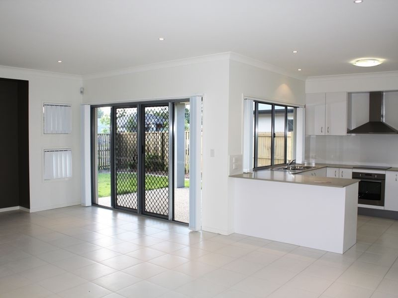 13 Woodgrove Boulevard, Beerwah QLD 4519