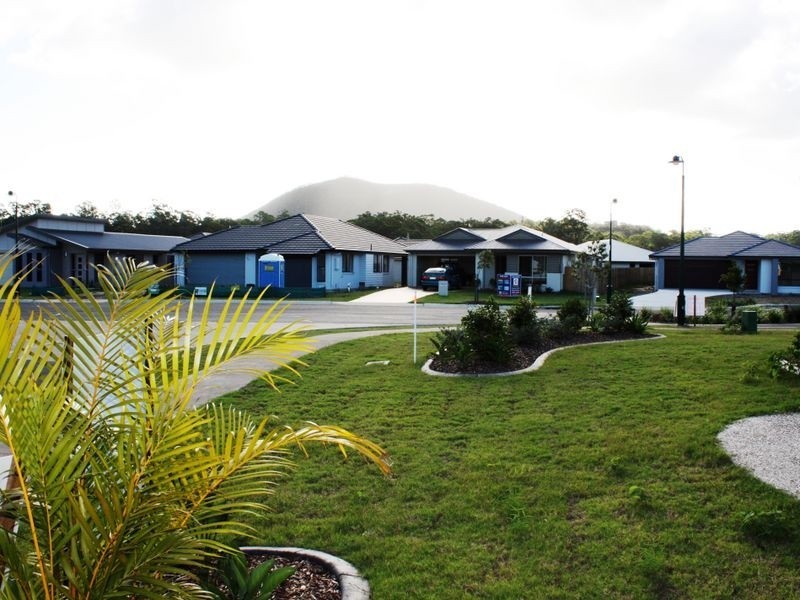 13 Woodgrove Boulevard, Beerwah QLD 4519