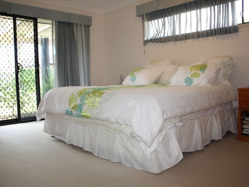 33 Kalowendha Avenue, Pelican Waters QLD 4551
