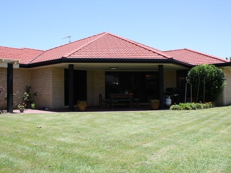 33 Kalowendha Avenue, Pelican Waters QLD 4551