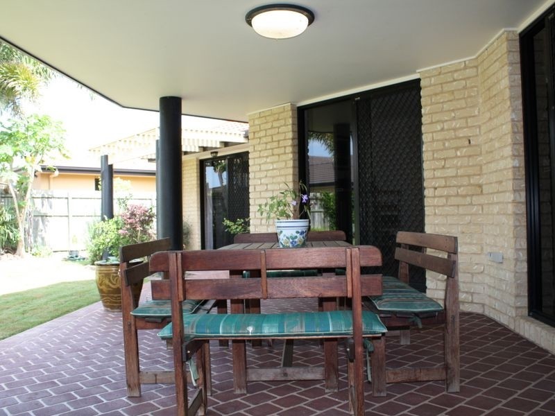 33 Kalowendha Avenue, Pelican Waters QLD 4551
