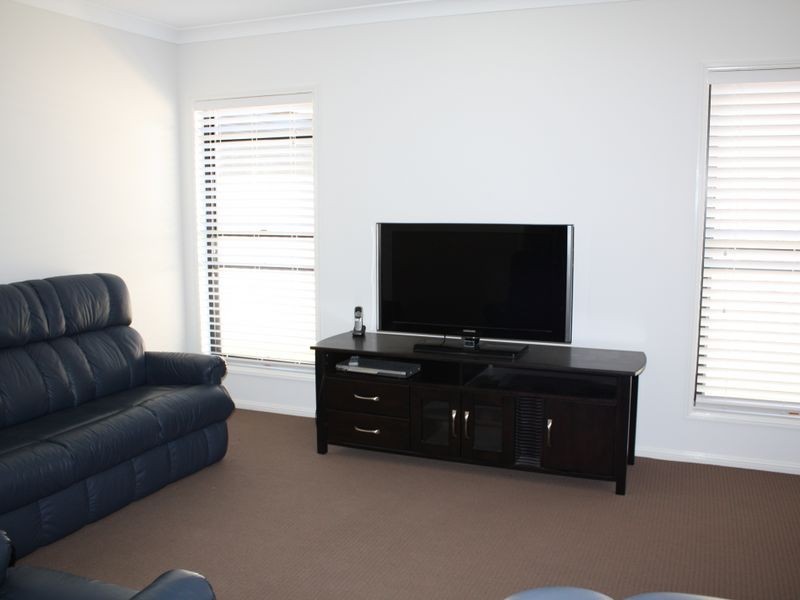 10 Cullen Drive, Little Mountain QLD 4551