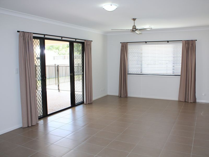 10 Cullen Drive, Little Mountain QLD 4551