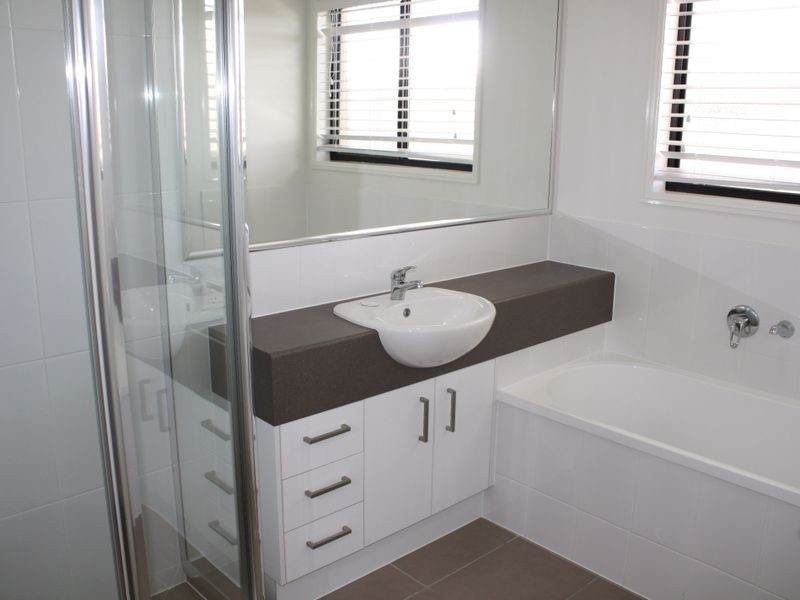 10 Cullen Drive, Little Mountain QLD 4551