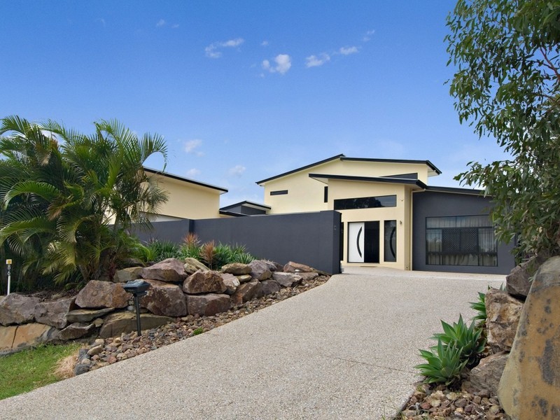 86 Sugarbag Rd, Little Mountain QLD 4551