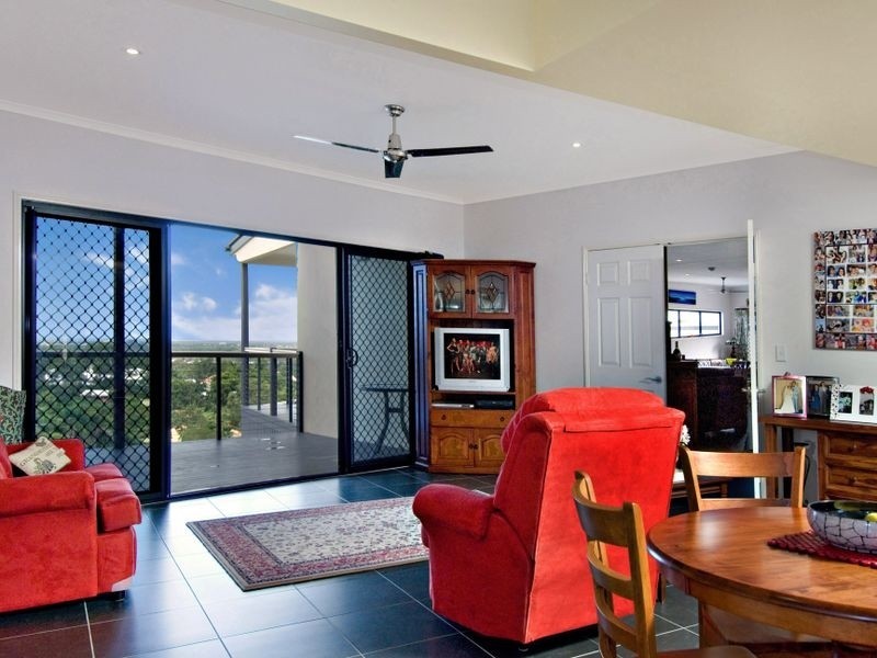 86 Sugarbag Rd, Little Mountain QLD 4551