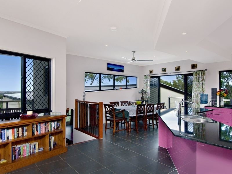 86 Sugarbag Rd, Little Mountain QLD 4551