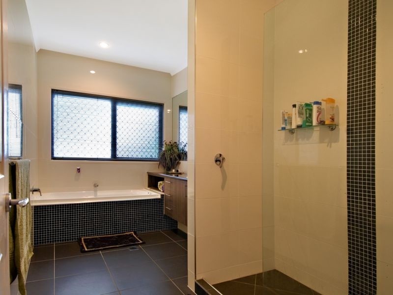 86 Sugarbag Rd, Little Mountain QLD 4551