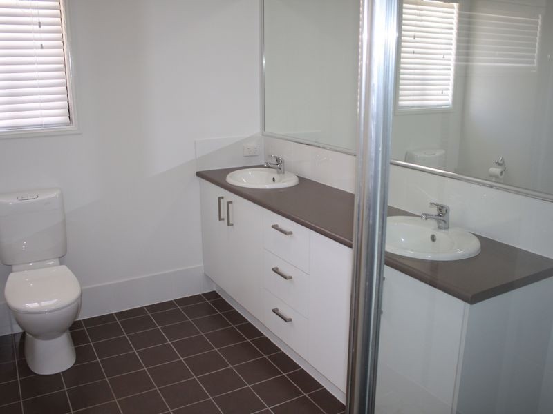 10 Cullen Drive, Little Mountain QLD 4551
