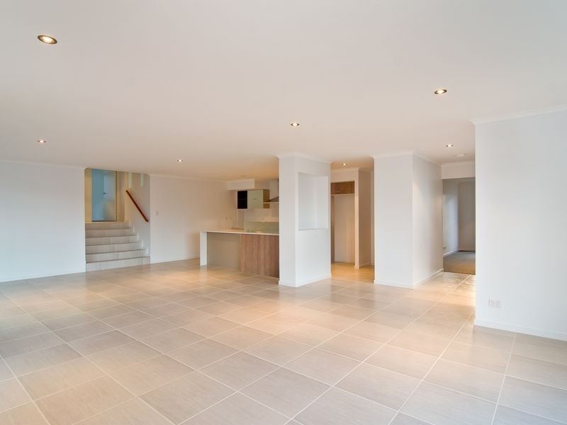 6 Parkhill Court, Little Mountain QLD 4551