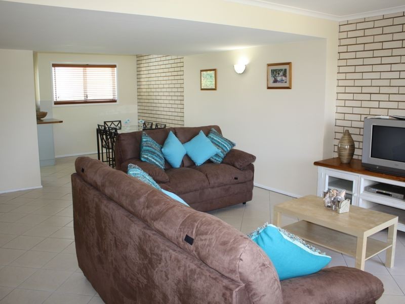 2/4 Kitchener Street, Golden Beach QLD 4551