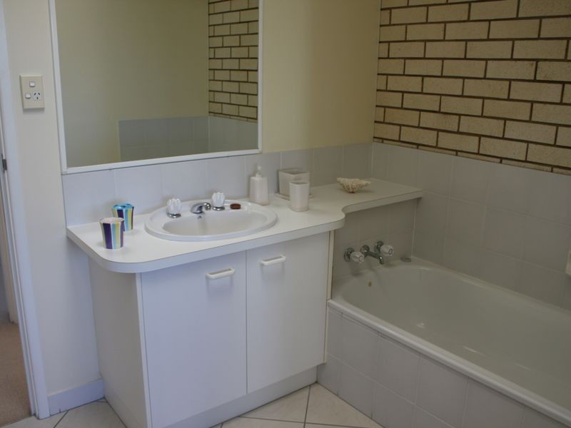 2/4 Kitchener Street, Golden Beach QLD 4551