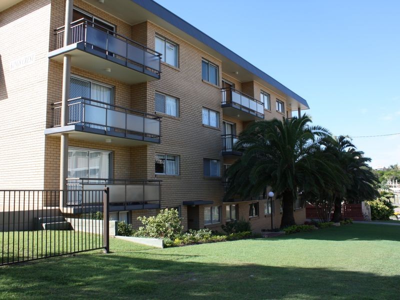 2/2 Moreton Parade, Kings Beach QLD 4551