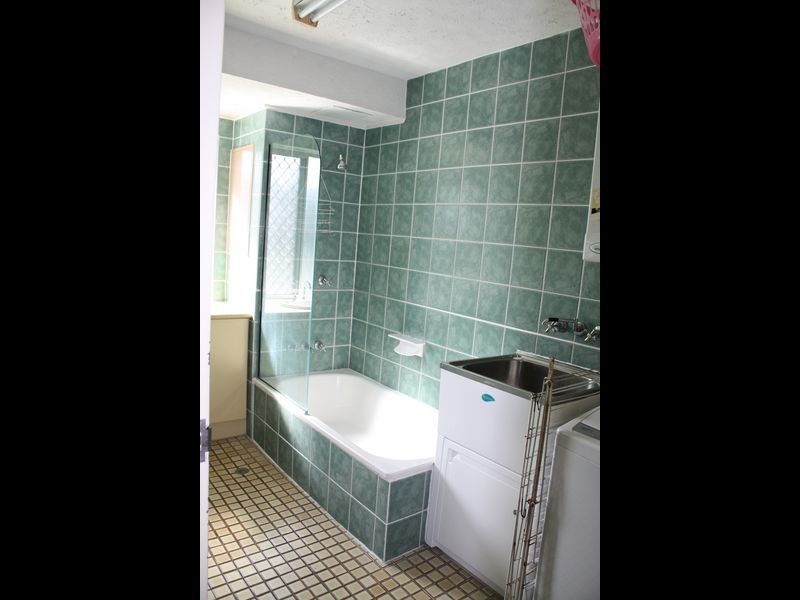 2/2 Moreton Parade, Kings Beach QLD 4551