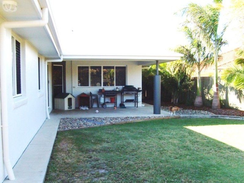 2 Leach Court, Pelican Waters QLD 4551