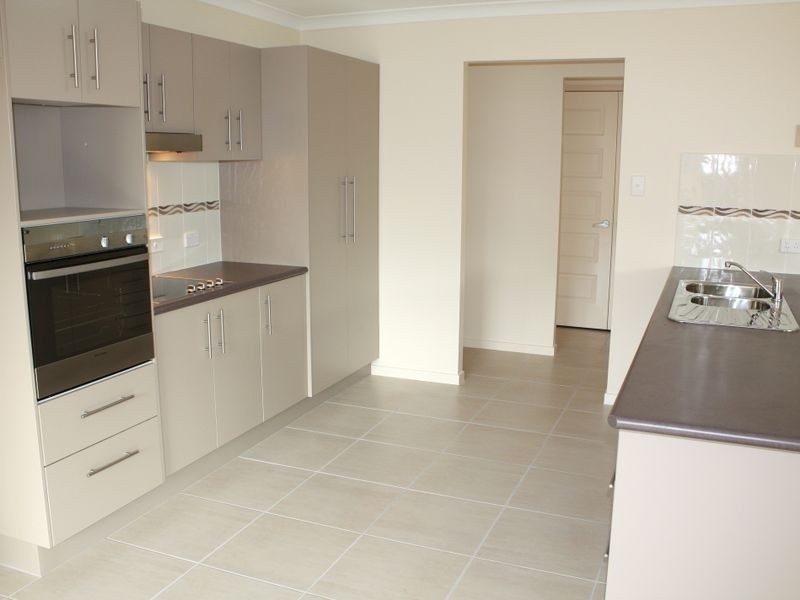 8 Greenview Avenue, Beerwah QLD 4519