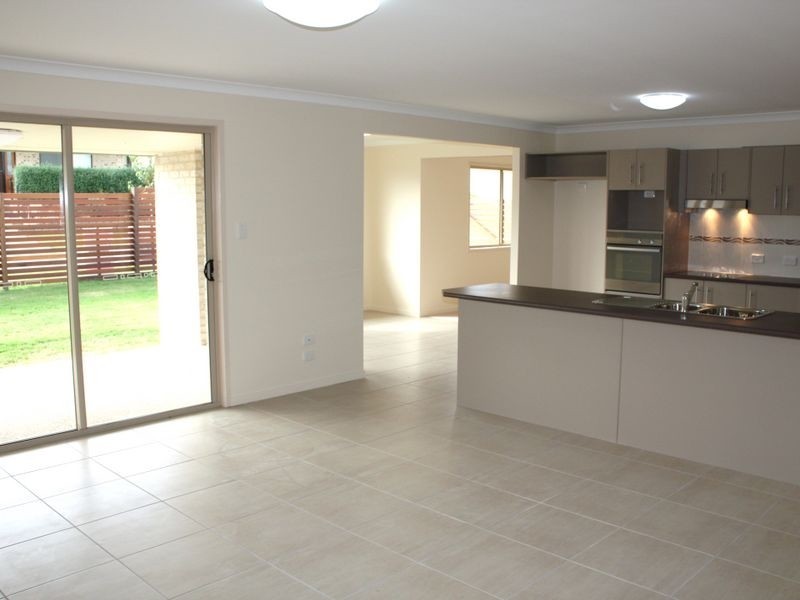 8 Greenview Avenue, Beerwah QLD 4519