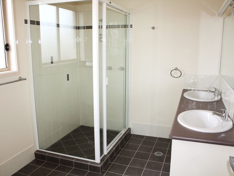 8 Greenview Avenue, Beerwah QLD 4519