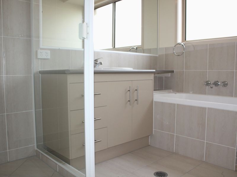 8 Greenview Avenue, Beerwah QLD 4519