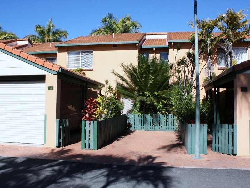 8/2 Landsborough Parade, Golden Beach QLD 4551