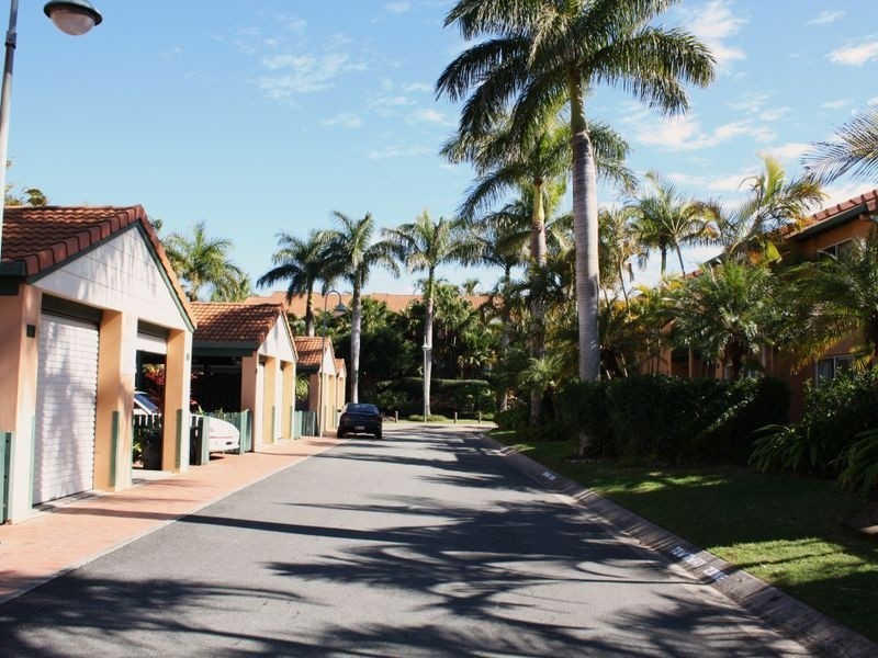 8/2 Landsborough Parade, Golden Beach QLD 4551