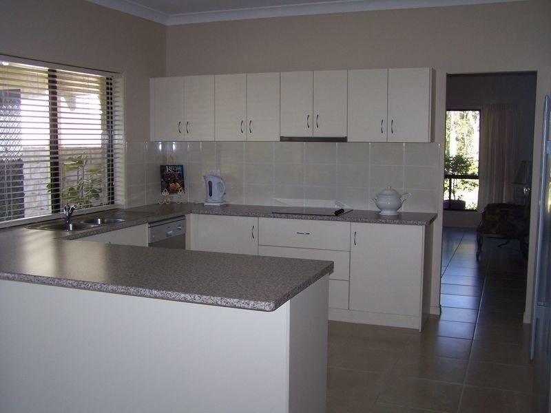 90 Allan Avenue, Glass House Mountains QLD 4518