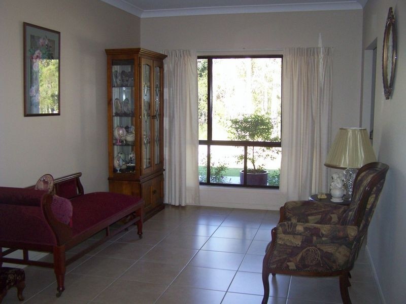 90 Allan Avenue, Glass House Mountains QLD 4518