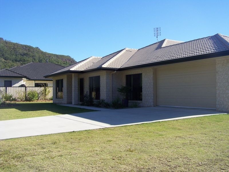 90 Allan Avenue, Glass House Mountains QLD 4518
