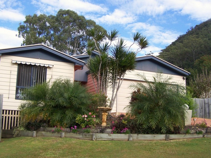 2 Julia Court, Glass House Mountains QLD 4518