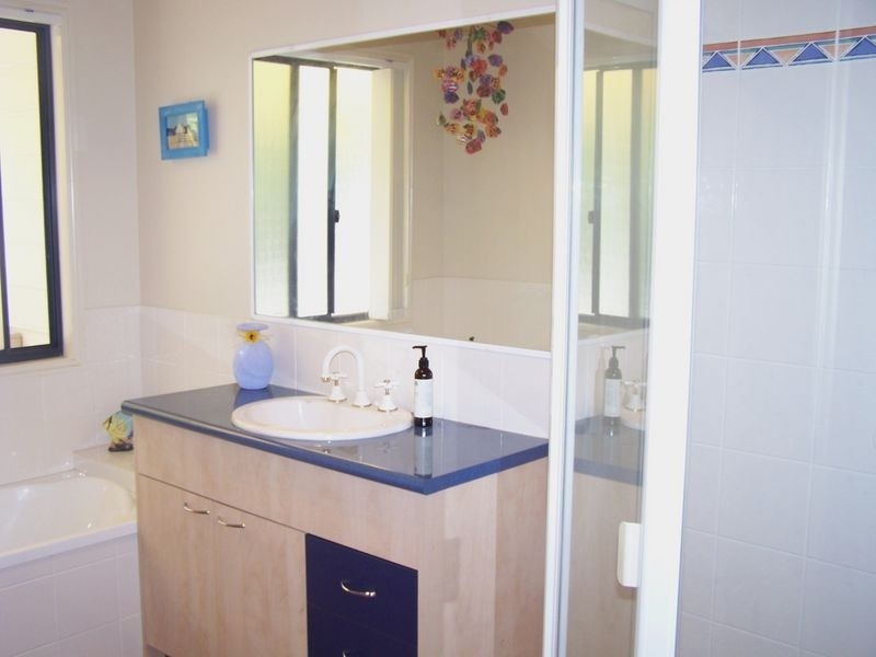 2 Julia Court, Glass House Mountains QLD 4518