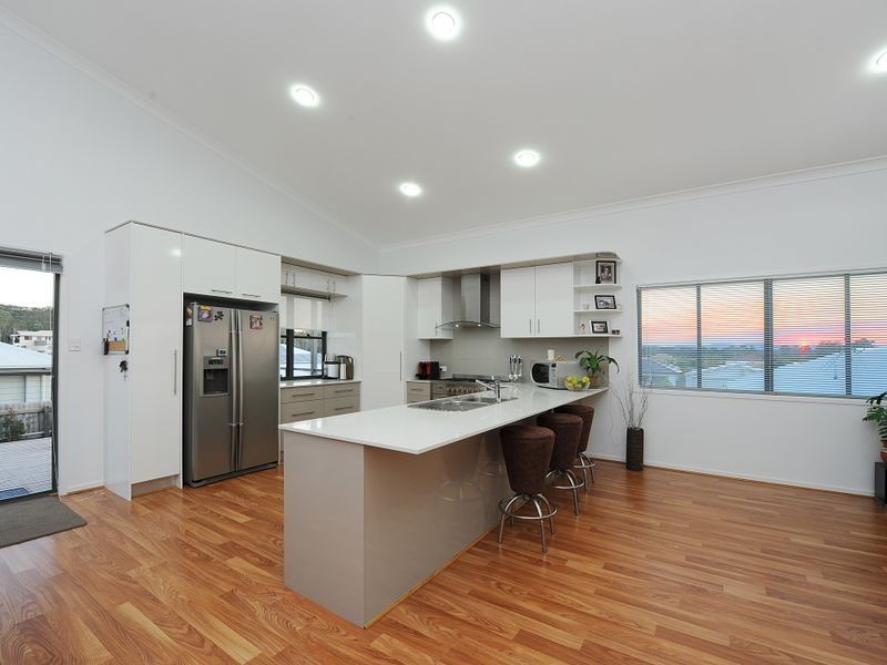 4 Leeside Street, Little Mountain QLD 4551
